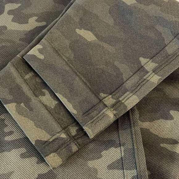 NWOT! Spanx seamless cropped camo leggings. - Picture 5 of 5